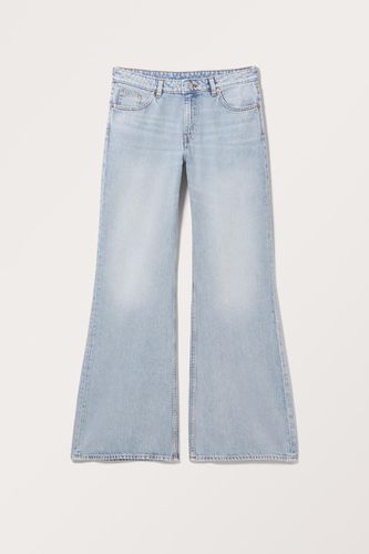 Weite Jeans Kiri Mit Schlag Und Niedriger Taille. - Blau - Monki - Modalova