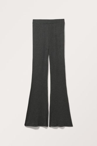 Gerippte Leggings Mit Schlag - Monki - Modalova