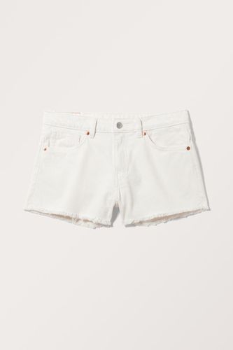 Ausgefranste Mini-Jeansshorts - Weiß - Monki - Modalova