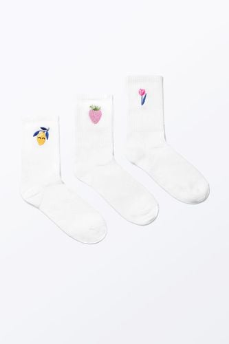 Er-Pack Bestickte Socken - Weiß - Monki - Modalova