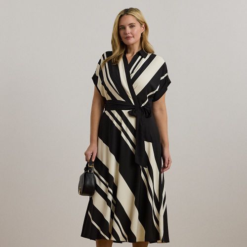 Curve - Striped Belted Crepe Dress - Lauren Curve - Modalova