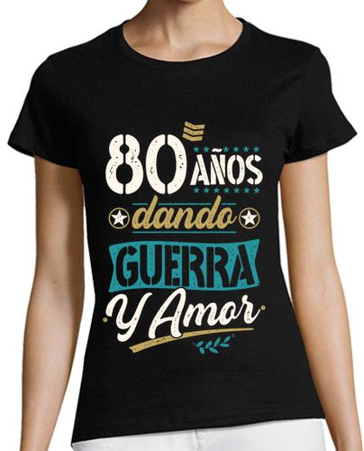 Camiseta mujer 80 años dando guerra y amor - latostadora.com - Modalova