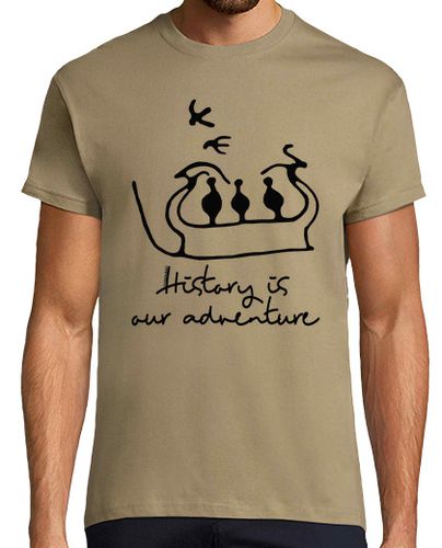 Camiseta Hombre Manga Corta la historia es nuestra aventura, viaje de un barco de la edad de bronce laTostadora - latostadora.com - Modalova