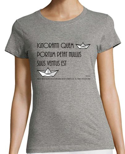 Camiseta mujer cuando un hombre no sabe lo que alberga - latostadora.com - Modalova