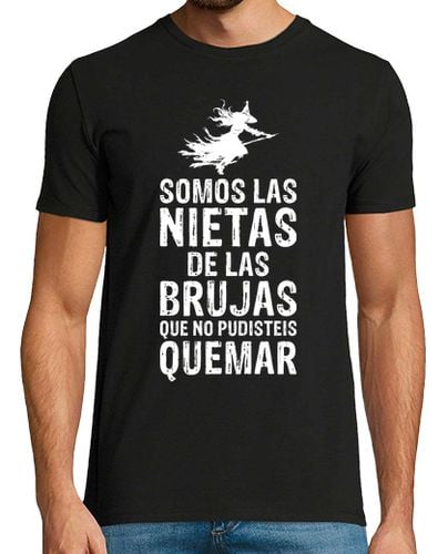 Camiseta SOMOS LAS NIETAS DE LAS BRUJAS QUE NO PUDISTEIS QUEMAR - latostadora.com - Modalova