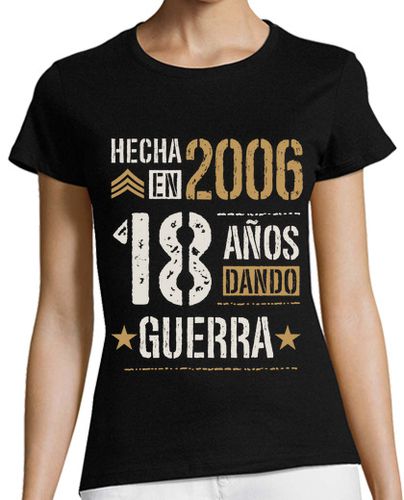 Camiseta mujer Hecha en 2006 18 Años Dando Guerra 18 Cumpleaños Nacidas en 2006 - latostadora.com - Modalova