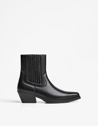 N Cowboy Elástico Hombre 44 Negro" - Bershka - Modalova