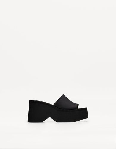 Sandalia Mule Plataforma Mujer 35 - Bershka - Modalova
