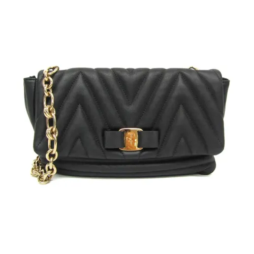 Pre-owned Quilted Leather Shoulder Bag with Chain Strap and Bow Accent - Salvatore Ferragamo Pre-owned - Modalova