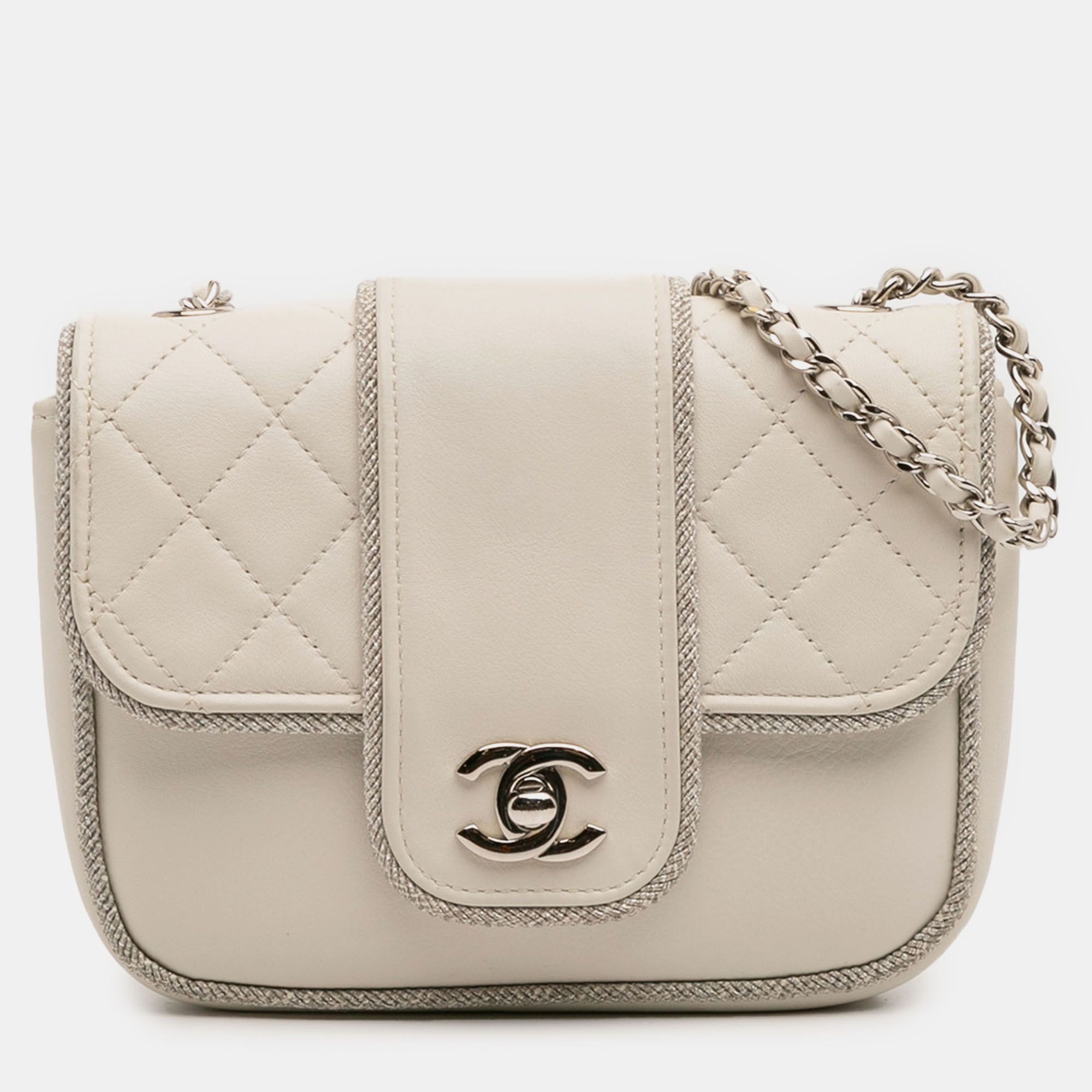 Mini Quilted Lambskin and Metallic Trim Elementary Chic Flap - Chanel - Modalova