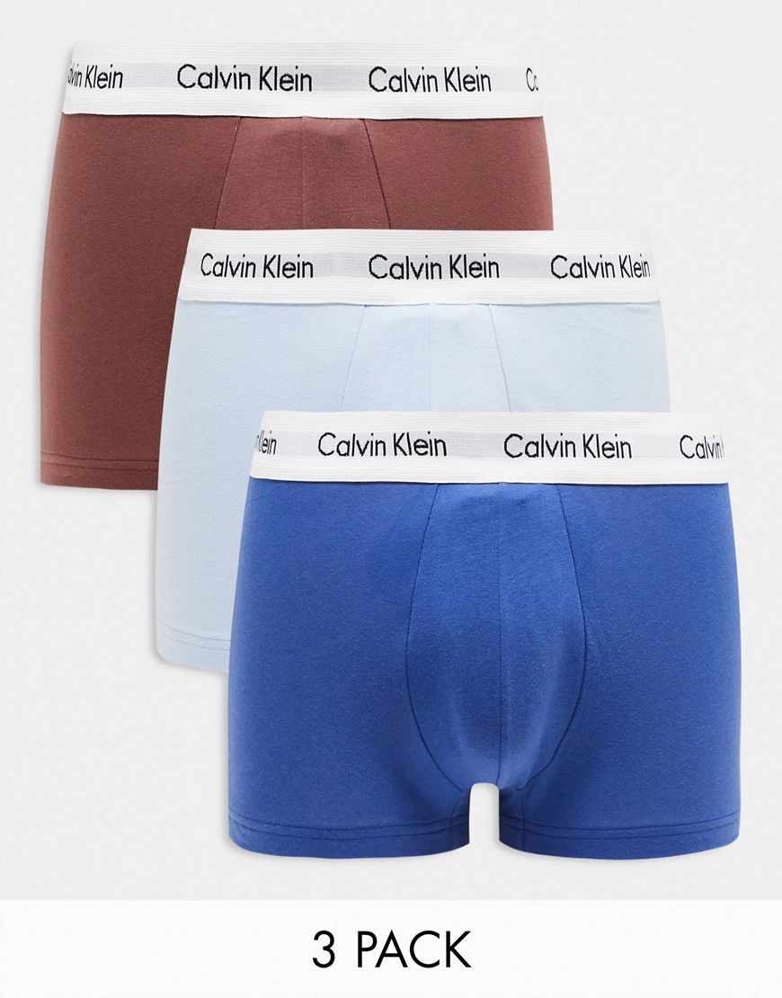 Confezione da 3 paia di boxer aderenti blu, azzurri e ruggine - Calvin Klein - Modalova