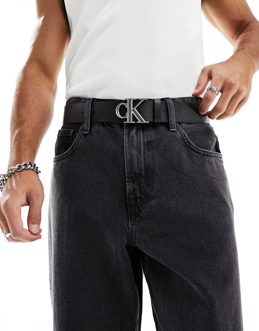 Cintura in pelle nera da 40 mm con placca rotonda con monogramma - Calvin Klein Jeans - Modalova