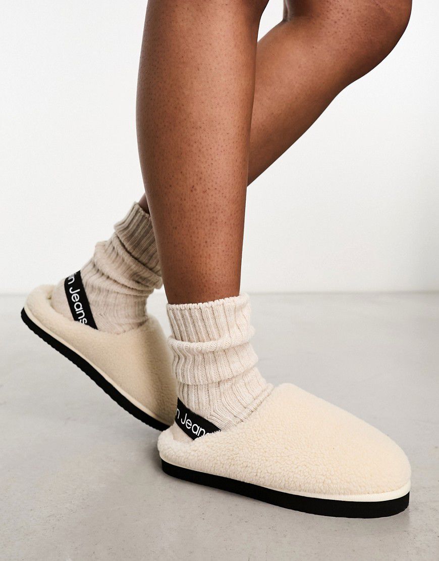 Pantofole stile zoccolo color crema in pile borg - Calvin Klein Jeans - Modalova