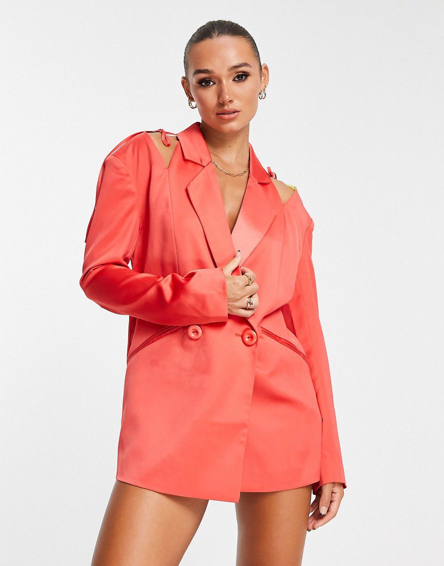 Vestito blazer con spalle larghe color corallo granatina con cut-out - Annorlunda - Modalova