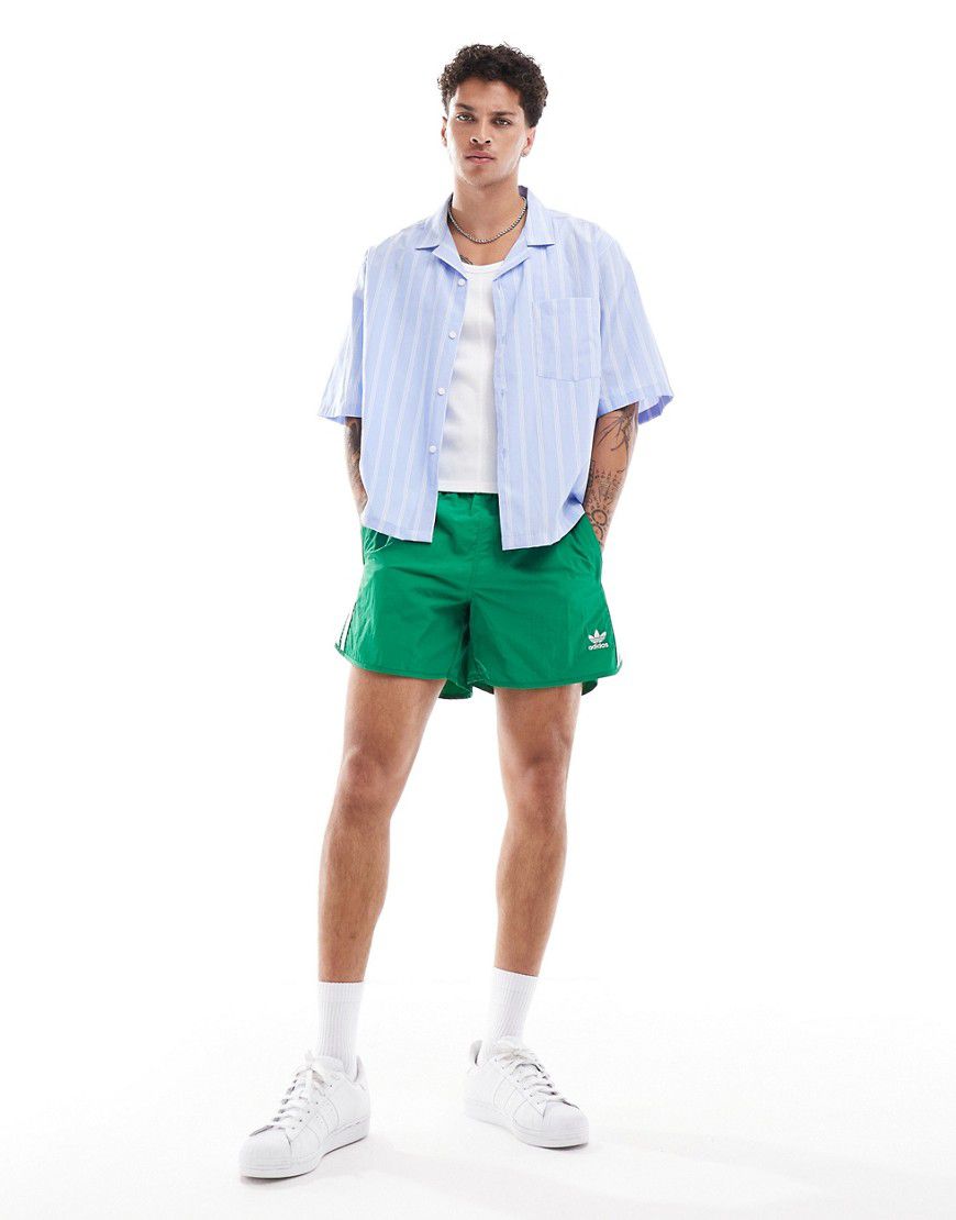 Adicolor Classics - Pantaloncini da running verdi con 3 strisce - adidas Originals - Modalova