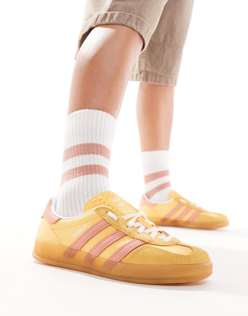 Gazelle Indoor - Sneakers gialle e rosa con suola in gomma - adidas Originals - Modalova