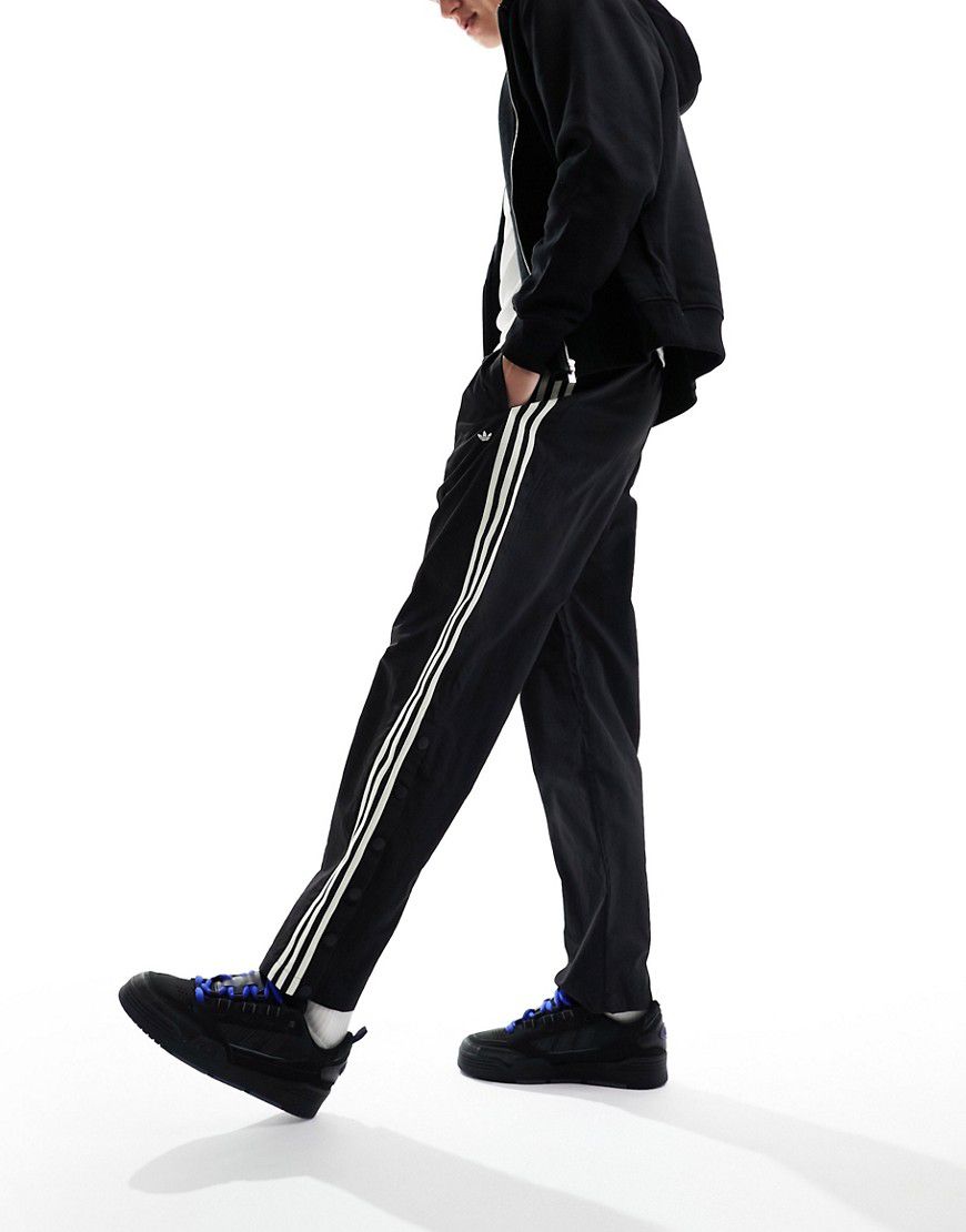 Pantaloni sportivi stile basket neri - adidas Originals - Modalova