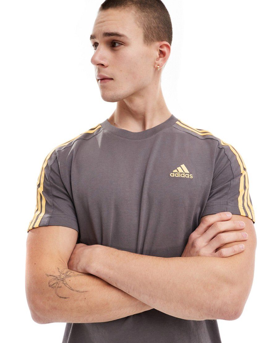 Adidas - Training - T-shirt antracite con 3 strisce - adidas performance - Modalova