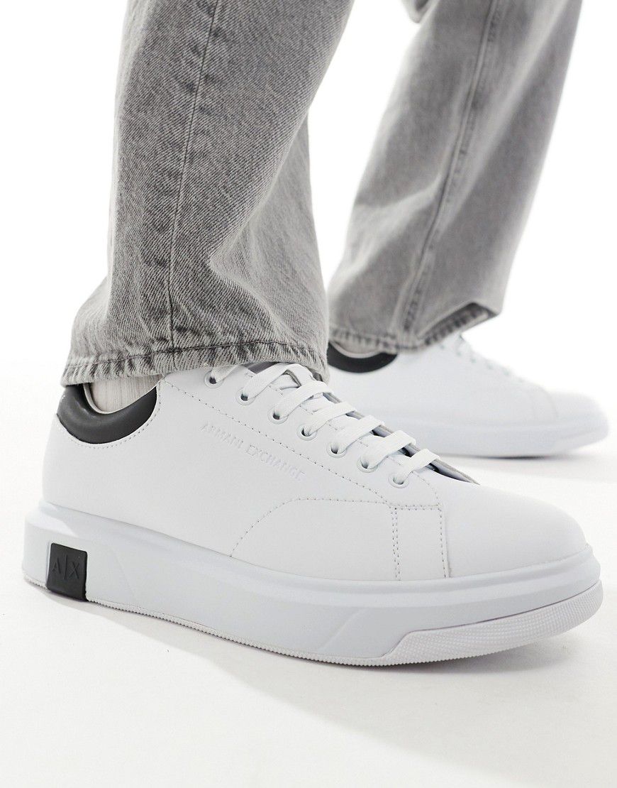 Sneakers in pelle bianche con logo e dettagli neri a contrasto - Armani Exchange - Modalova