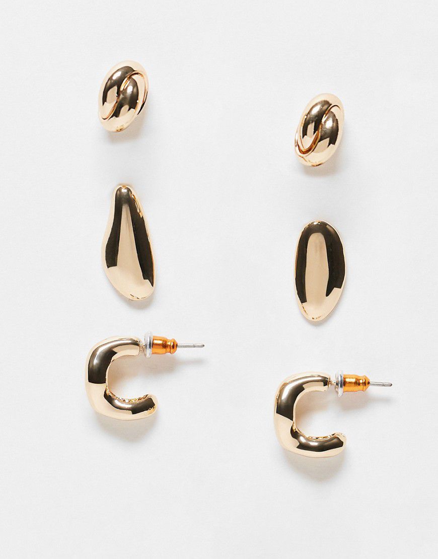 Confezione da 3 orecchini dorati con design misti effetto fuso - ASOS DESIGN - Modalova