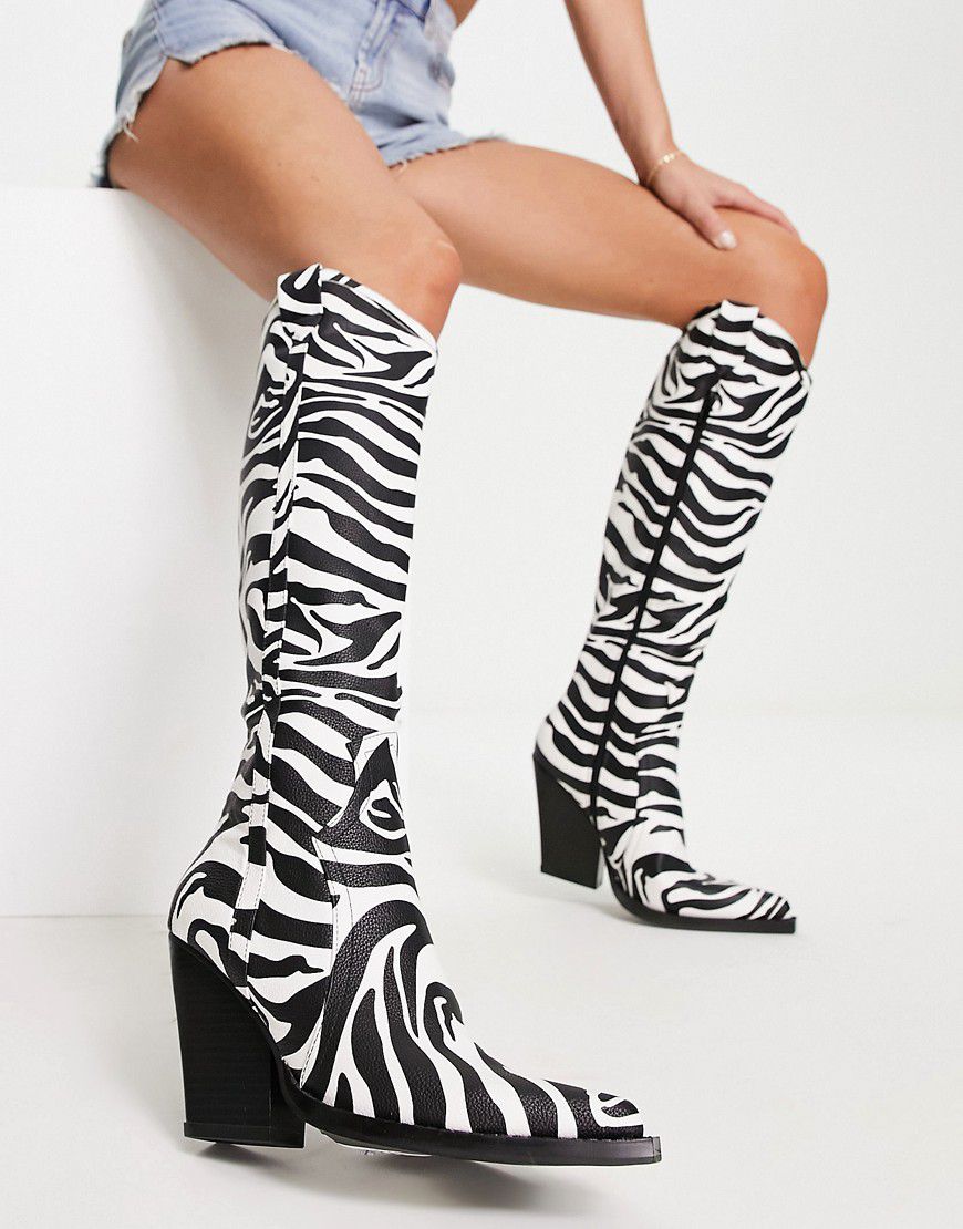 Catapult - Stivali al ginocchio con tacco stile western zebrati - ASOS DESIGN - Modalova