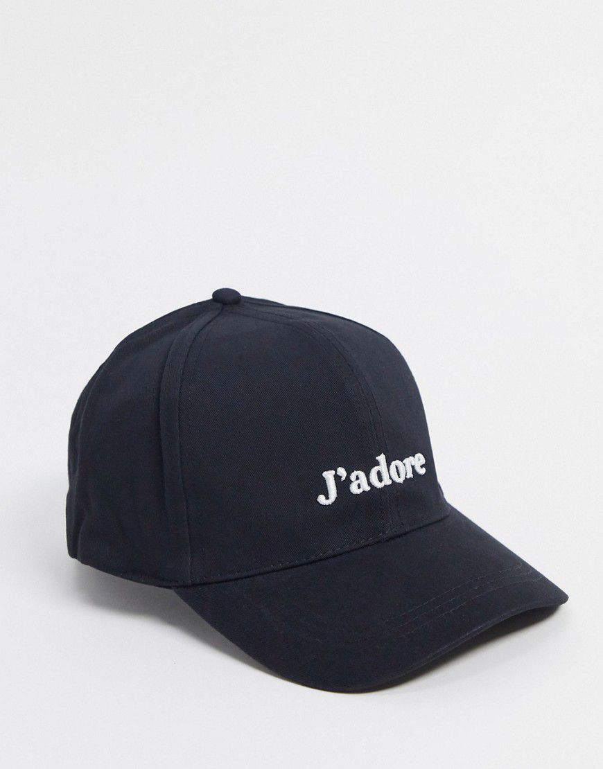 Cappello con visiera e scritta "J'adore" - ASOS DESIGN - Modalova