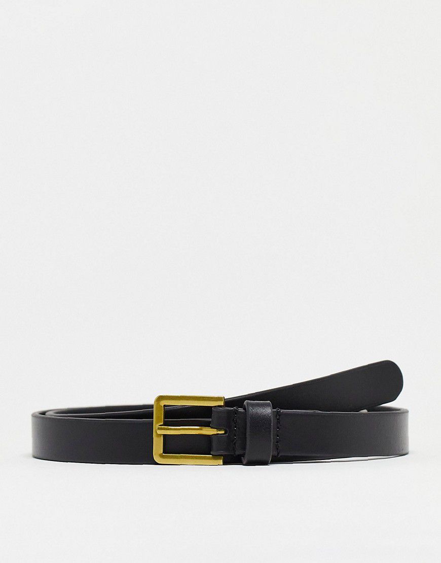 Cintura skinny in pelle nera con fibbia dorata - ASOS DESIGN - Modalova