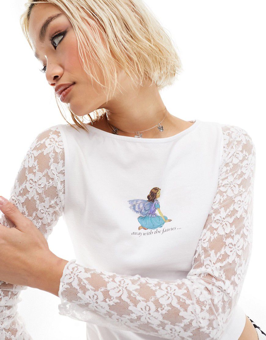 Away With The Fairies - T-shirt color avorio con maniche in pizzo e stampa con fata - ASOS DESIGN - Modalova