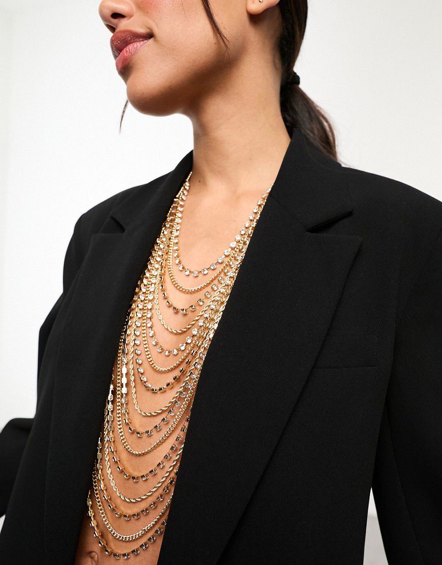 Imbracatura dorata con design con catenine drappeggiate e cristalli - ASOS DESIGN - Modalova