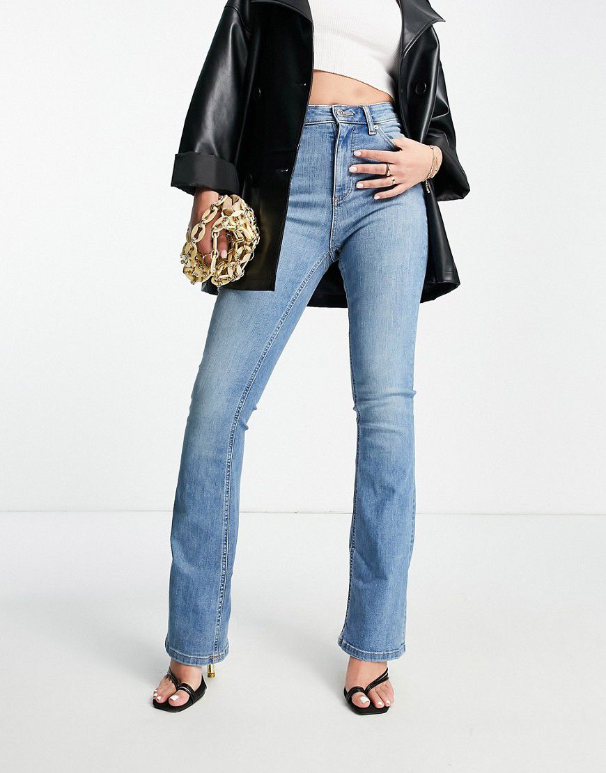 Jeans a zampa modellanti elasticizzati azzurri - ASOS DESIGN - Modalova