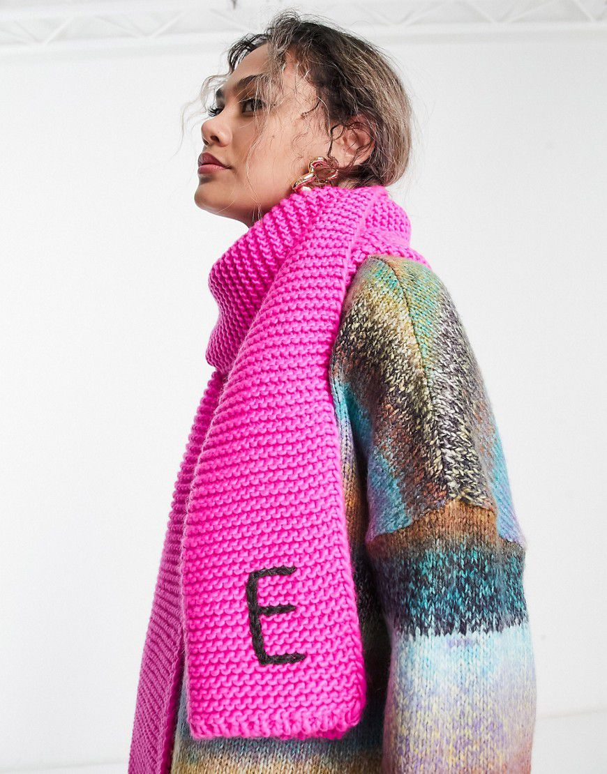 Sciarpa in maglia personalizzata con iniziale "E" - ASOS DESIGN - Modalova