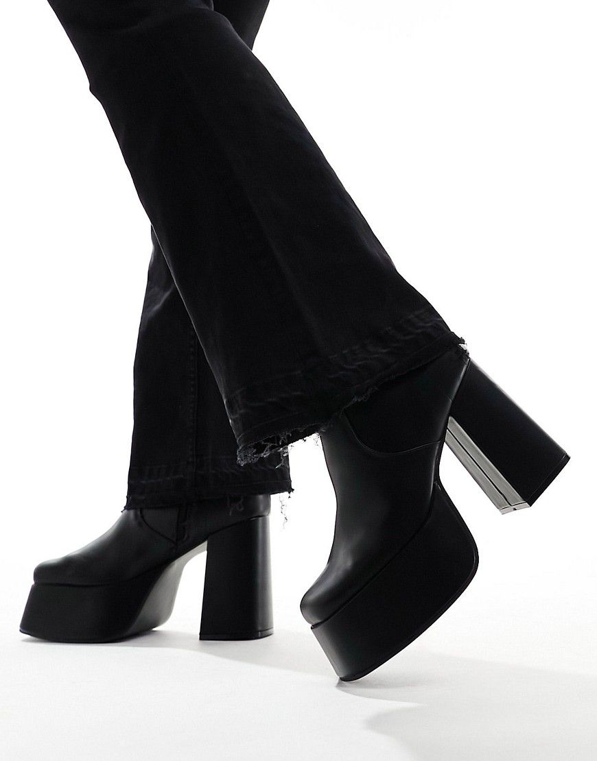 Stivali con tacco alto e plateau in pelle sintetica nera - ASOS DESIGN - Modalova