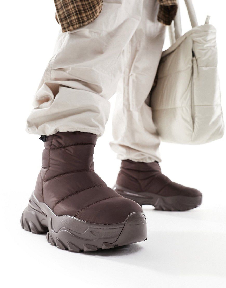 Stivali in nylon imbottiti marroni con suola spessa - ASOS DESIGN - Modalova