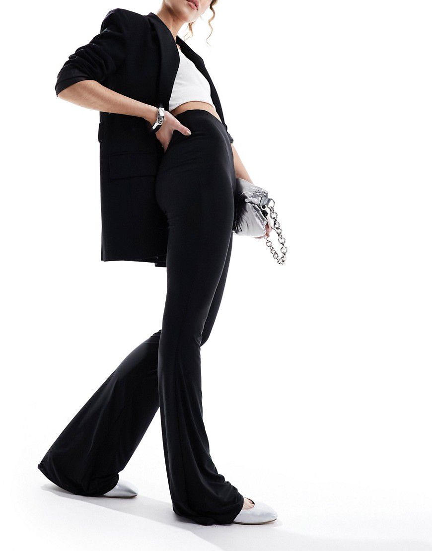 Pantaloni a zampa sinuosi e modellanti neri a vita alta a doppio strato - ASOS DESIGN - Modalova