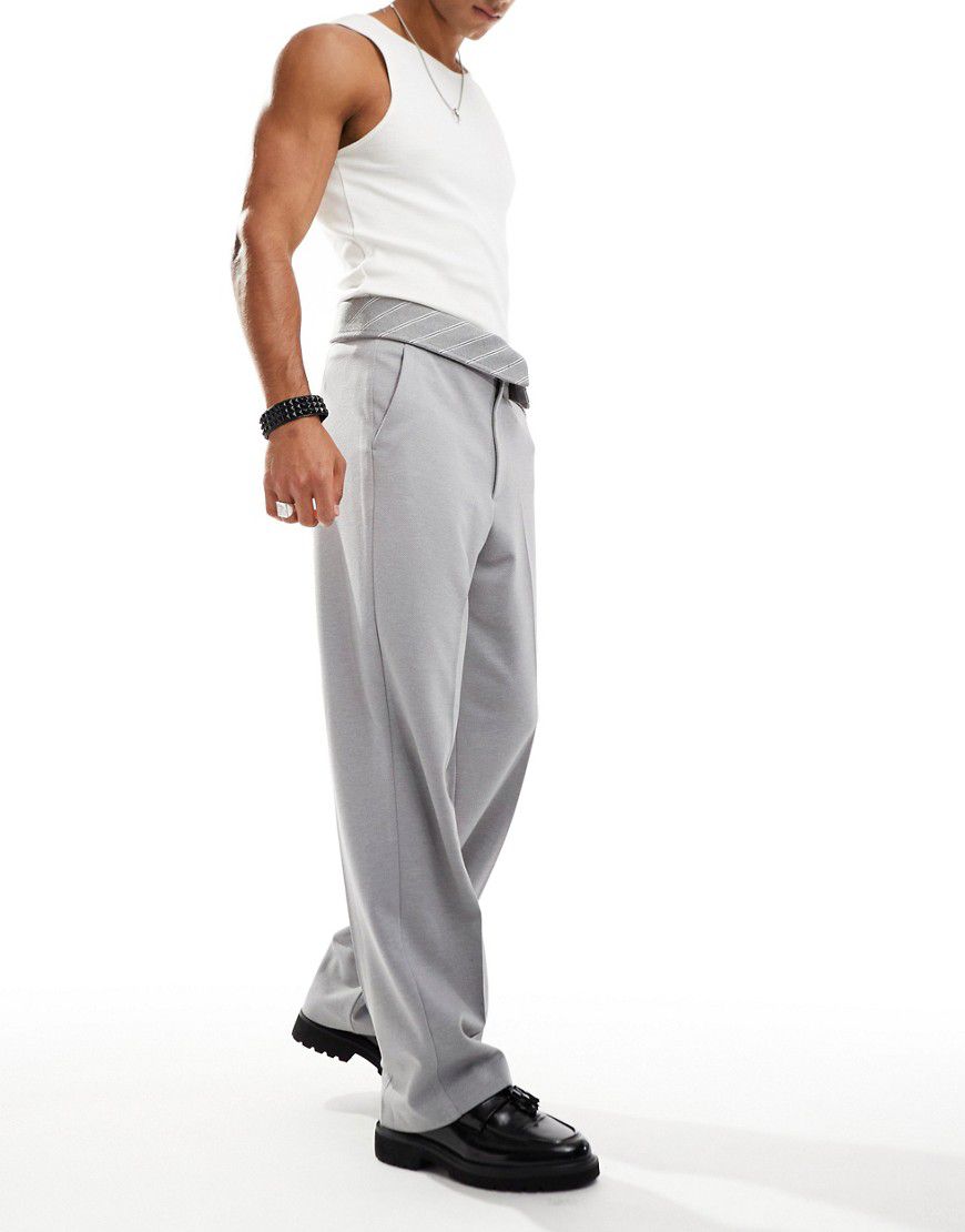 Pantaloni eleganti a fondo ampio chiaro con fascia in vita a contrasto - ASOS DESIGN - Modalova