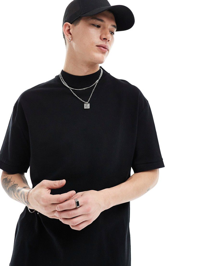 T-shirt vestibilità comoda in piqué nera con dettagli a coste - ASOS DESIGN - Modalova