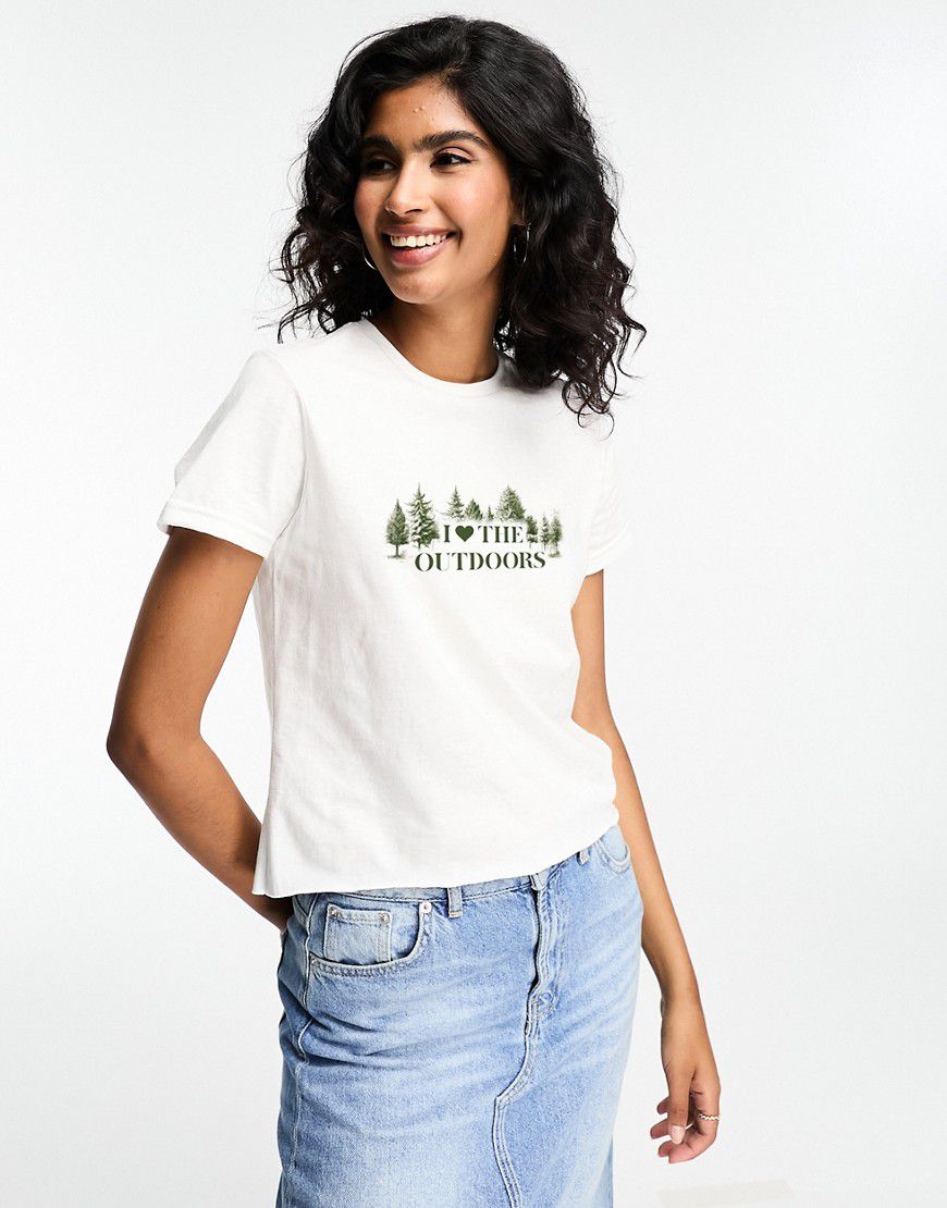 T-shirt corta bianca con stampa grafica "I heart outdoors" - ASOS DESIGN - Modalova