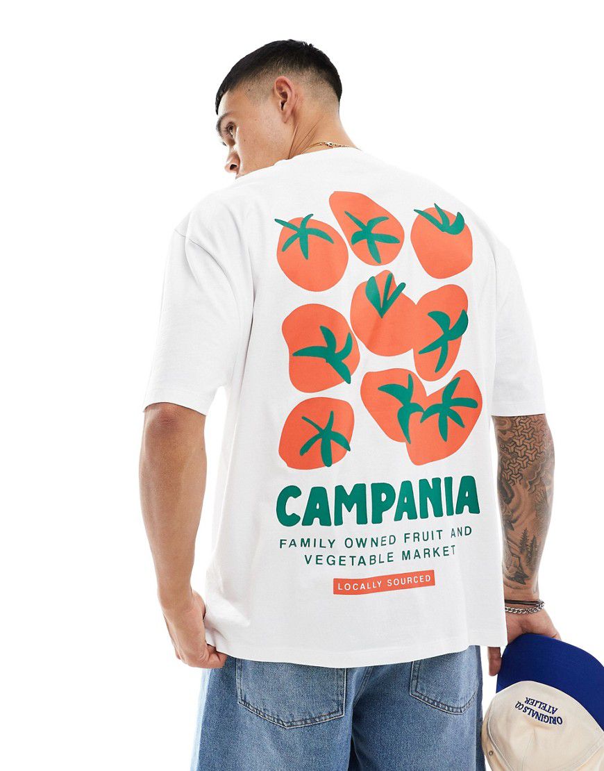 T-shirt oversize bianca con stampa di pomodori sul retro - ASOS DESIGN - Modalova