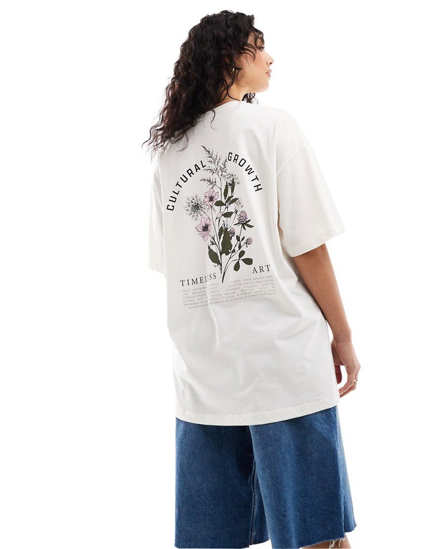 T-shirt boyfriend bianca con stampa "Timeless Art" sulla schiena - ONLY - Modalova