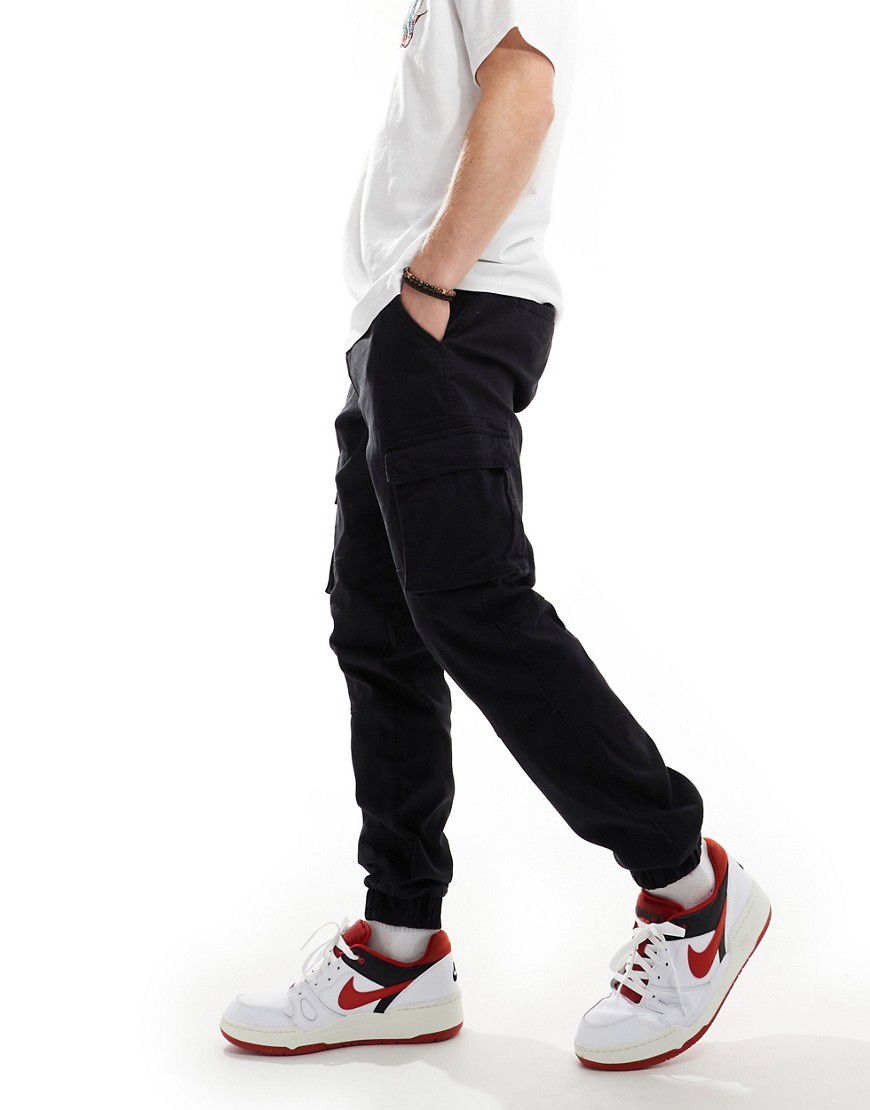 Pantaloni cargo slim neri con elastico sul fondo - ONLY & SONS - Modalova