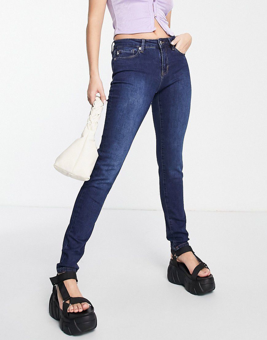 Jeans skinny medio con logo in strass - Love Moschino - Modalova