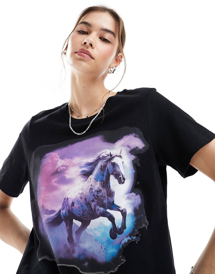 T-shirt a maniche corte nera con stampa di cavallo selvaggio sul davanti - Monki - Modalova