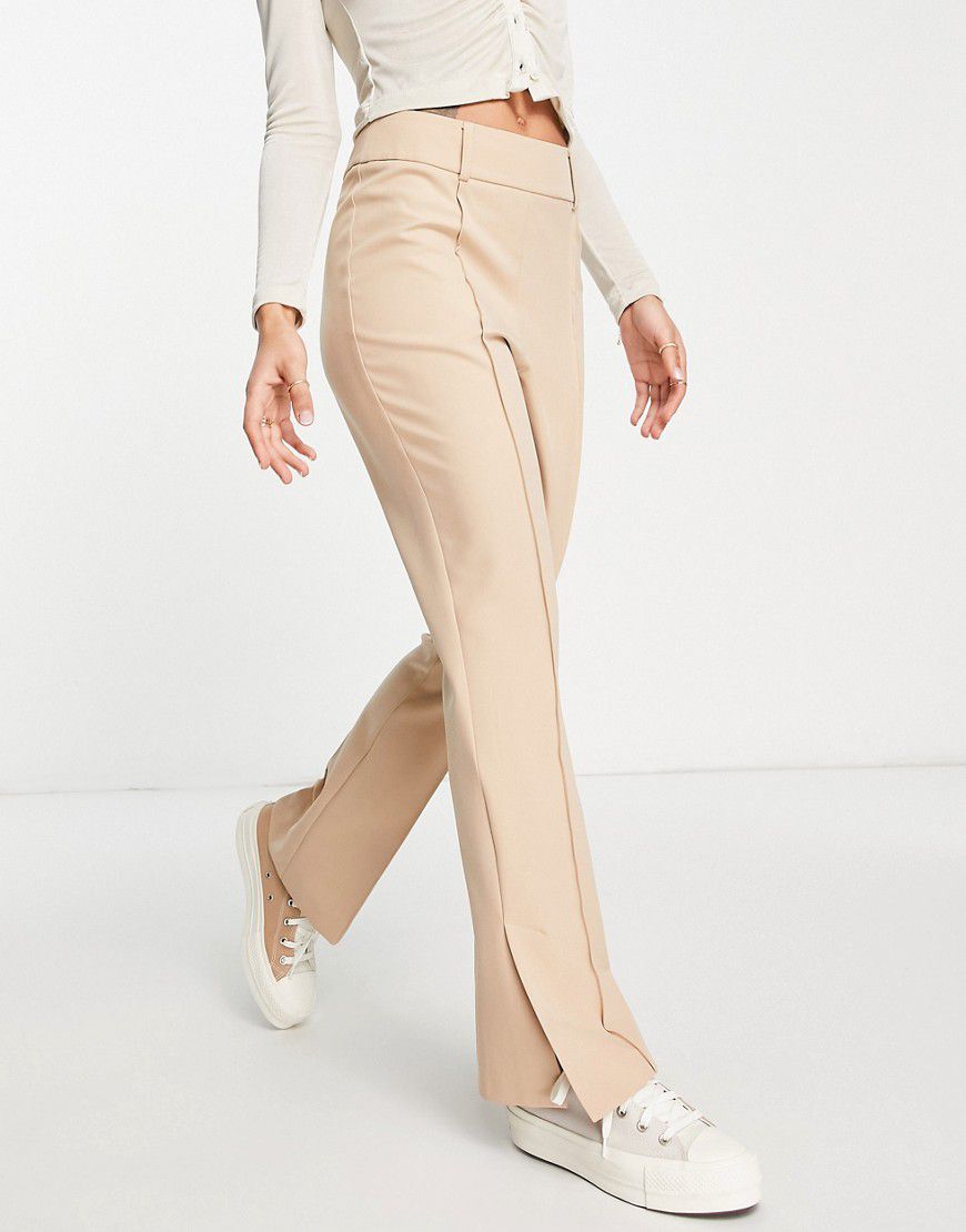 Pantaloni a zampa color cammello con spacco sul fondo - Miss Selfridge - Modalova