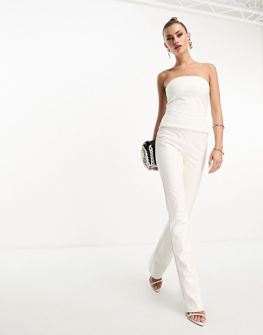 Pantaloni bianchi a zampa in pelle sintetica in coordinato - Naked Wardrobe - Modalova