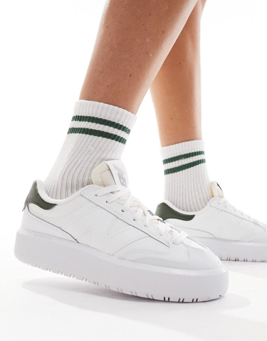 CT 302 - Sneakers bianche e verdi - New Balance - Modalova