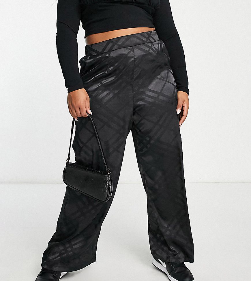 New Look Curve - Pantaloni con fondo ampio in raso neri in coordinato - New Look Plus - Modalova