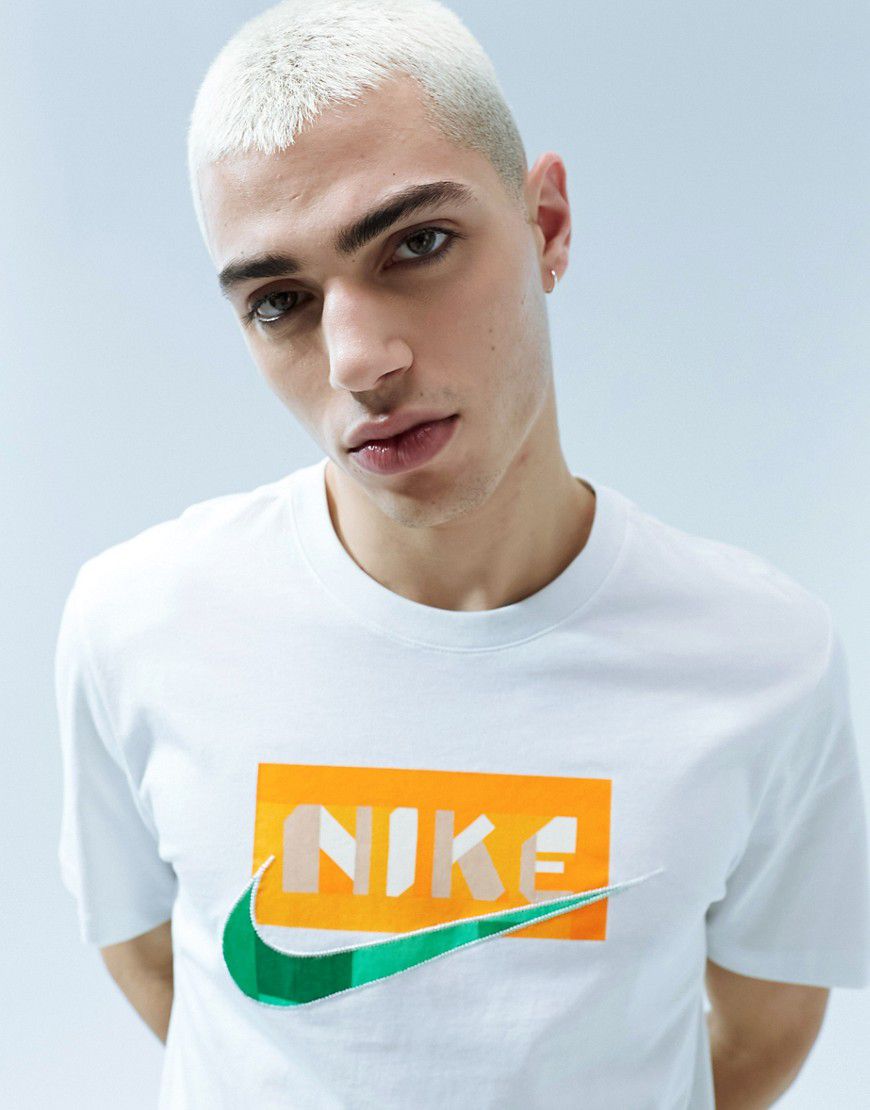 T-shirt bianca con logo sul petto - Nike - Modalova