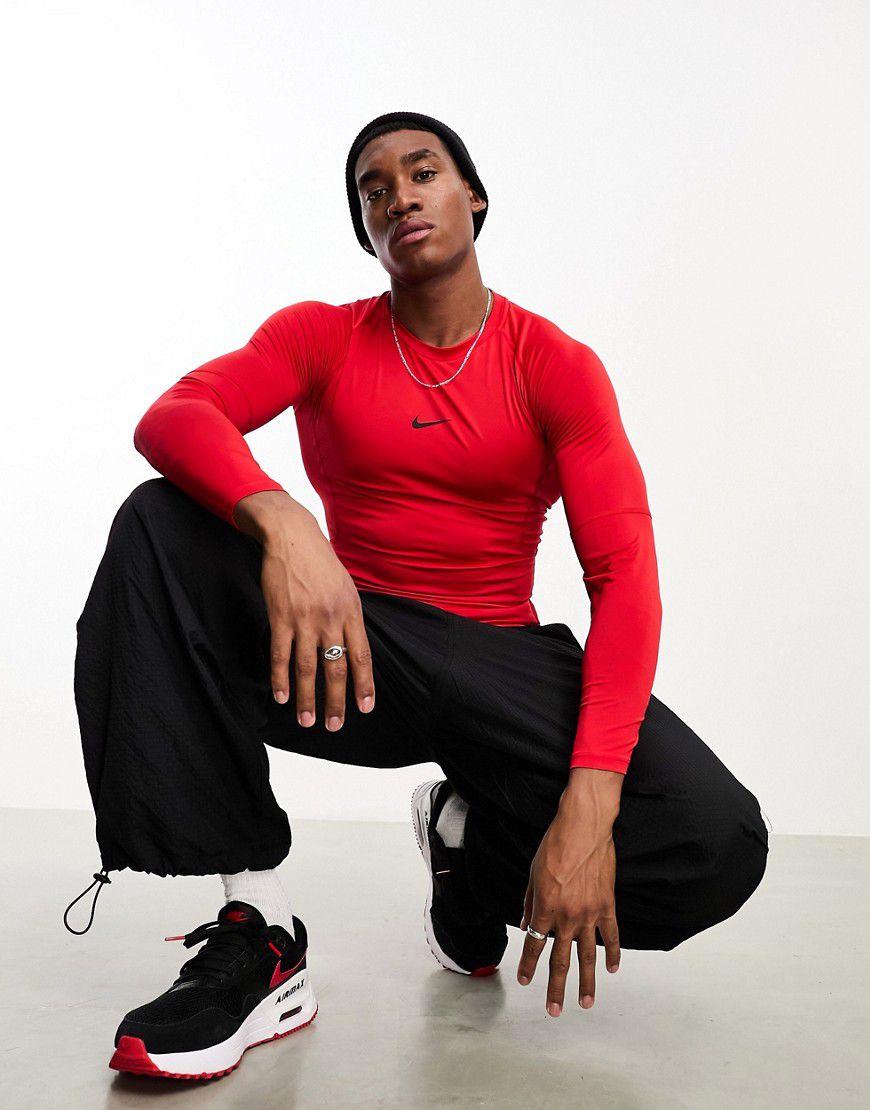 Pro Dri-FIT - T-shirt aderente rossa a maniche lunghe - Nike Training - Modalova