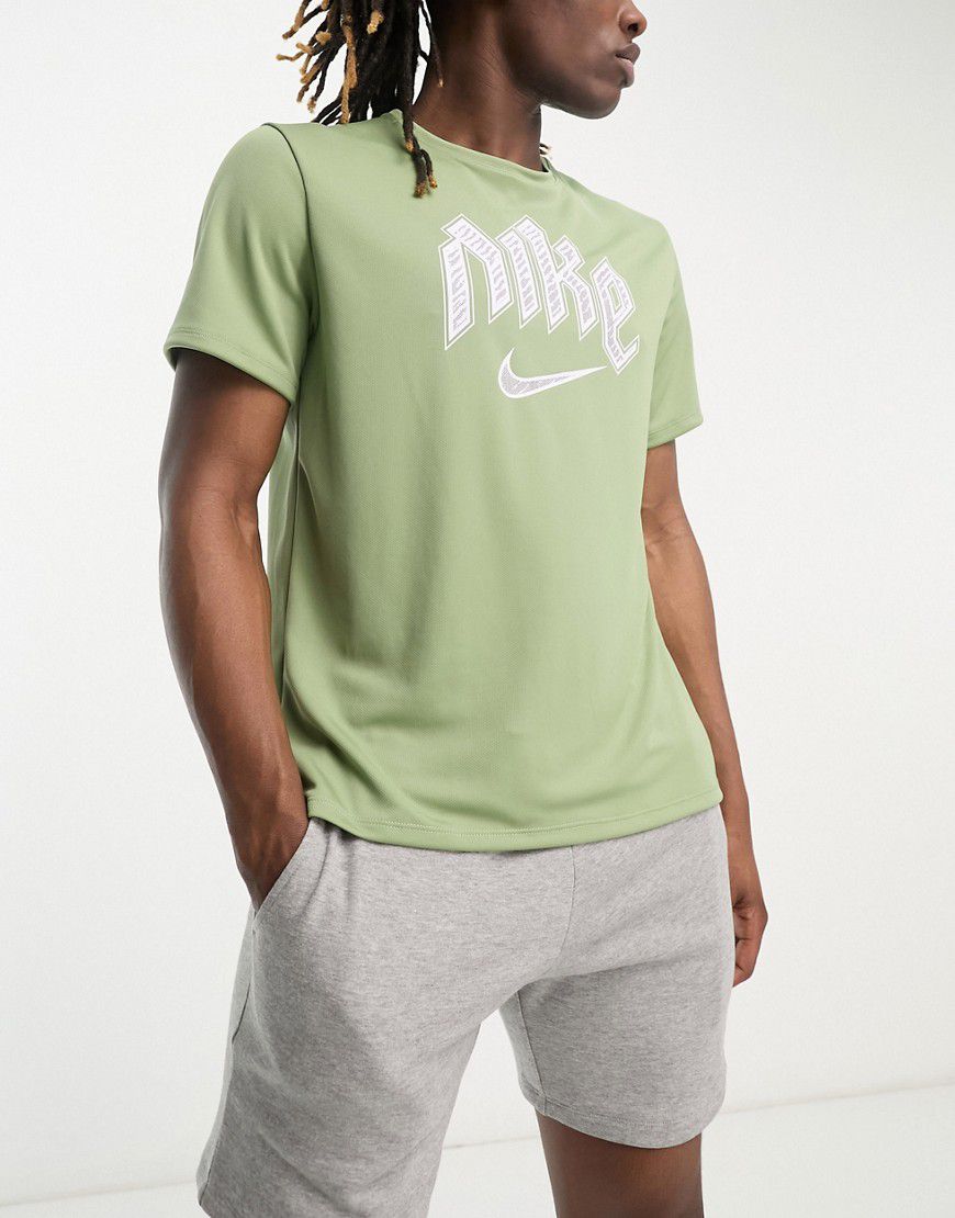 Run Division Miler - T-shirt kaki con logo Nike - Nike Running - Modalova