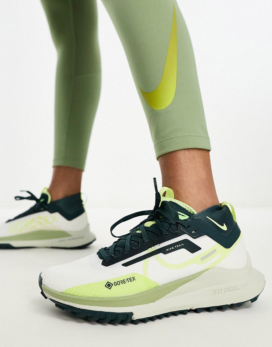 React Pegasus Trail 4 Gore-TEX - Sneakers verdi e bianche - Nike Running - Modalova
